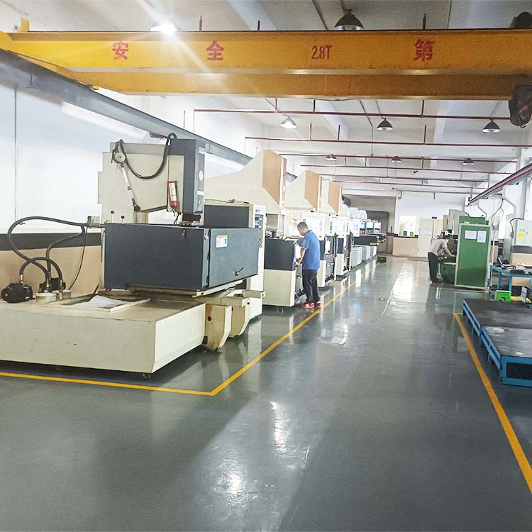 模具加工設備，火花機加工